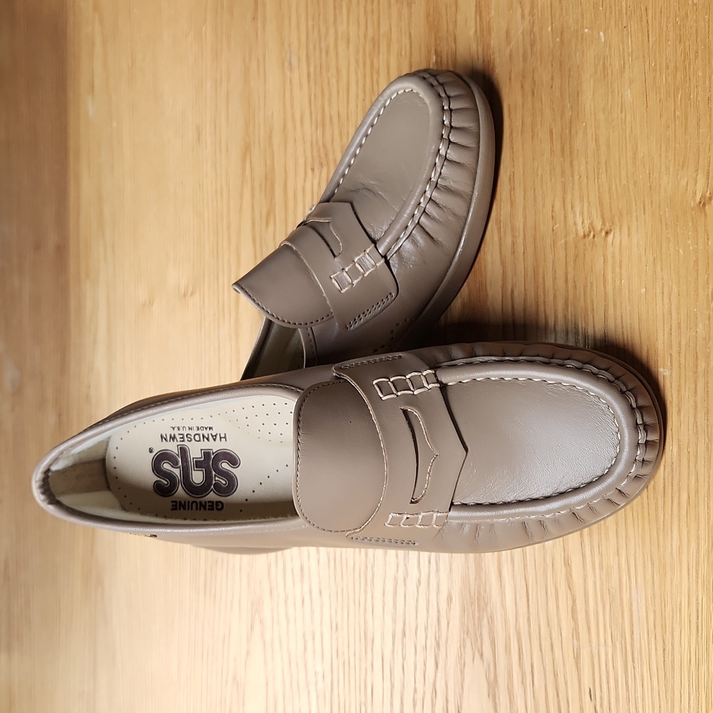 New SAS Taupe Loafer 7.5